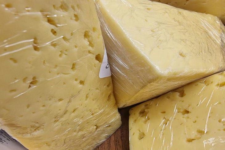 Сыр, яйца и некоторые другие продукты: что вызывает неприятный запах изо рта Сыр, яйца и некоторые другие продукты: что вызывает неприятный запах изо рта