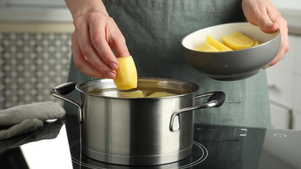 Картофель будет вкуснее: если сварить не в воде — лайфхак для изумительного гарнира Картофель будет вкуснее: если сварить не в воде — лайфхак для изумительного гарнира