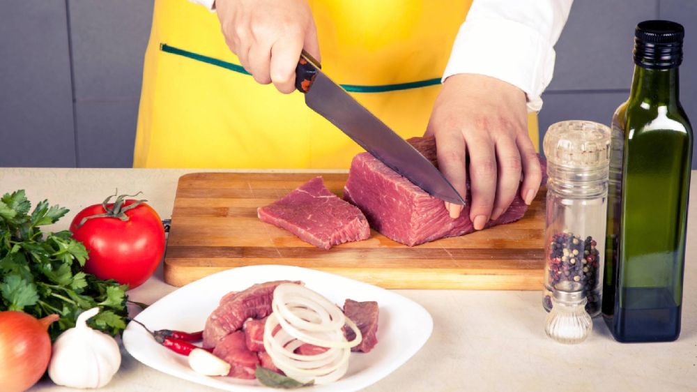 В спорном вопросе поставлена точка: вот зачем нужно мыть мясо перед приготовлением В спорном вопросе поставлена точка: вот зачем нужно мыть мясо перед приготовлением