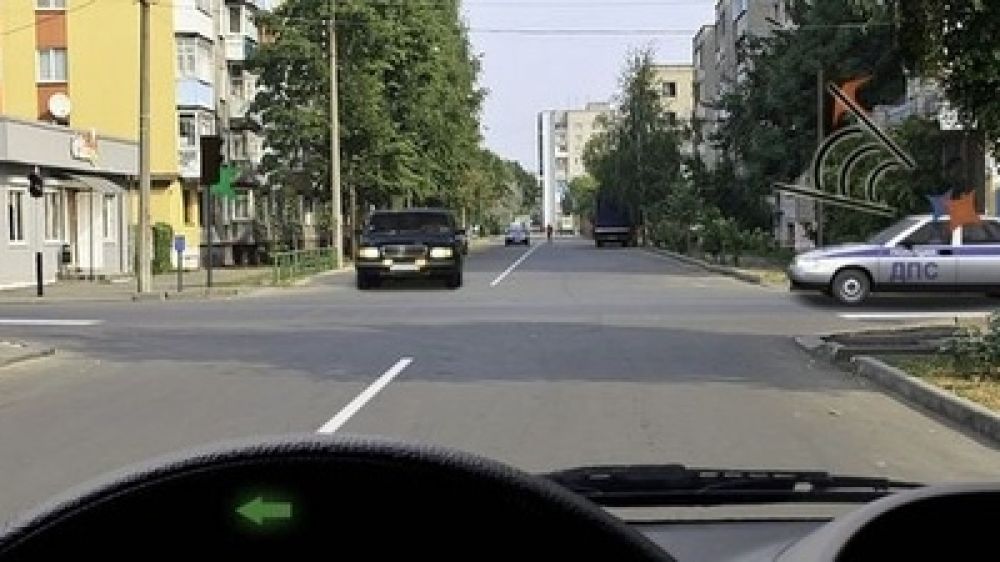 Надо ли пропускать машину полиции: вопрос из билета ПДД — ошибается 89% водителей Надо ли пропускать машину полиции: вопрос из билета ПДД — ошибается 89% водителей