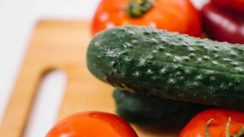 Огурцы в томатном соусе: вкусная заготовка в банках — наслаждение всю зиму Огурцы в томатном соусе: вкусная заготовка в банках — наслаждение всю зиму