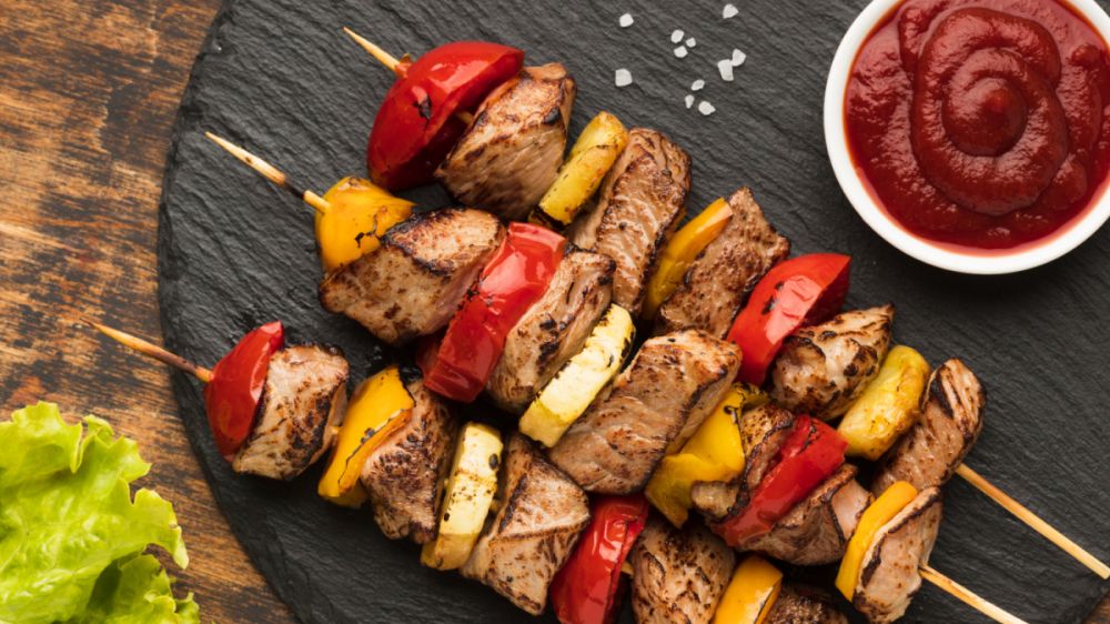 Обалденно вкусно, прямо как на углях: шашлык в духовке — гости млеют от восторга Обалденно вкусно, прямо как на углях: шашлык в духовке — гости млеют от восторга