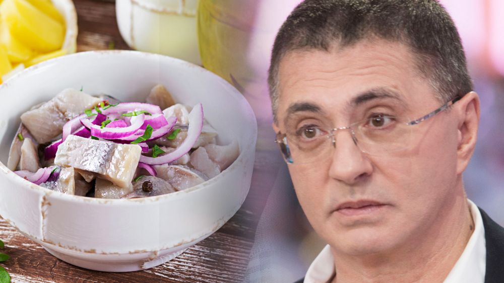 Соленая, но полезная: Мясников назвал неожиданные плюсы в поедании селедки Соленая, но полезная: Мясников назвал неожиданные плюсы в поедании селедки