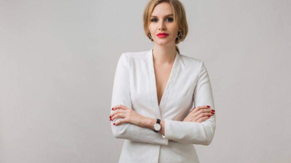 Куда бы ни вошла такая женщина, все ахают: просто королева — вот что значит уметь выглядеть дорого в простых вещах Куда бы ни вошла такая женщина, все ахают: просто королева — вот что значит уметь выглядеть дорого в простых вещах