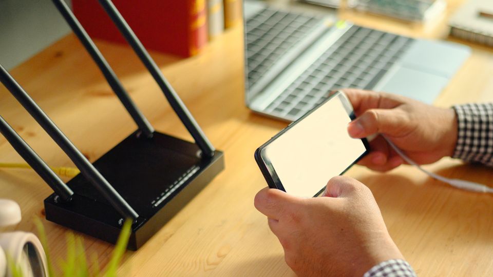 В это верят только невежды: популярный миф о работе WiFi-роутера опровергли на корню В это верят только невежды: популярный миф о работе WiFi-роутера опровергли на корню