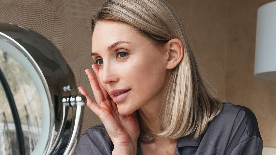 Дамам старше 50 эта популярная косметика только вредит: макияж будет испорчен Дамам старше 50 эта популярная косметика только вредит: макияж будет испорчен
