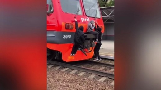 Смертельно опасные развлечения подростков-зацеперов попали на видео в Воронеже