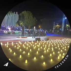 На Площади Победы сегодня проходит музыкально-поэтический реквием, посвященный всем героям, которые сражались за нашу Родину