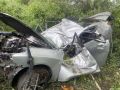 Не справился с управлением и врезался в дерево: 26-летний водитель легковушки скончался в аварии