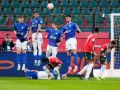 «Факел» уступает после первого тайма «Локомотиву»