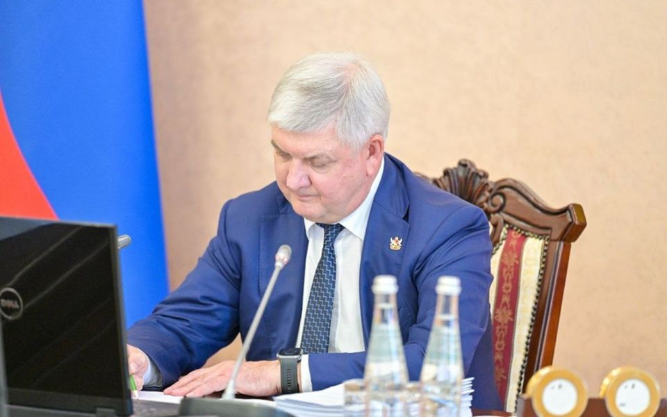 Губернатор Воронежской области Александр Гусев во вторник, 23 сентября, провел заседание правительства региона, где обсудил новые меры по содействию занятости населения