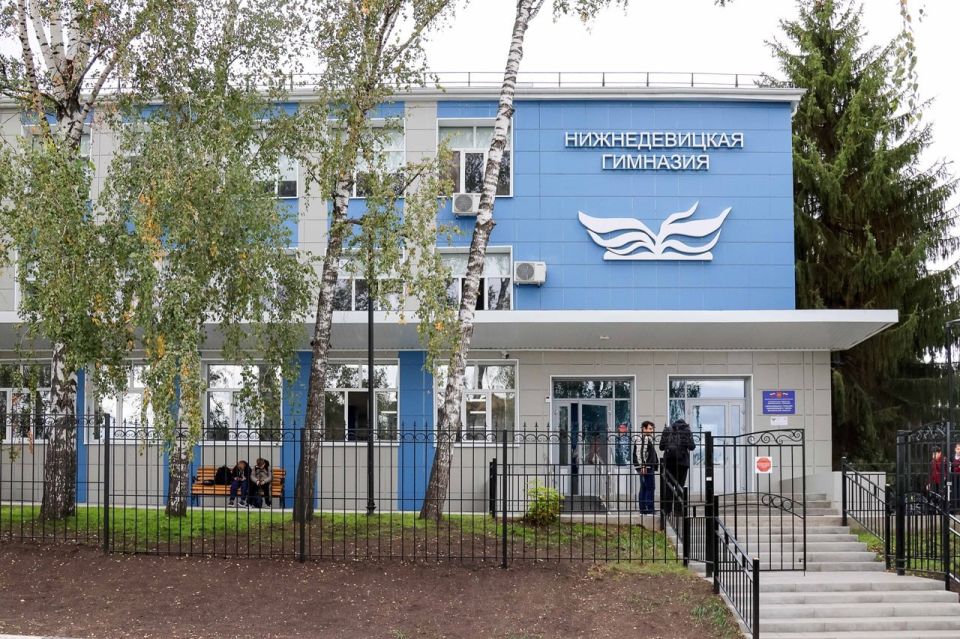 Губернатор Воронежской области Александр Гусев и министр просвещения России Сергей Кравцов посетили Нижнедевицкую гимназию