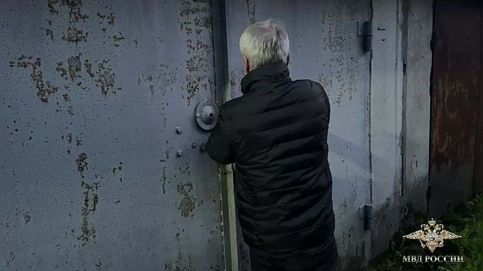 Главное к этому часу:. В Ленинградской области задержан третий подозреваемый по делу о массовом отравлении суррогатным алкоголем
