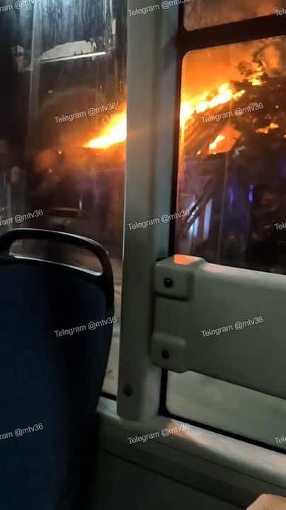 В Железнодорожном районе Воронежа сгорел автосервис