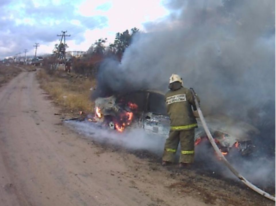 При пожаре автомобиля в Павловском районе есть пострадавший