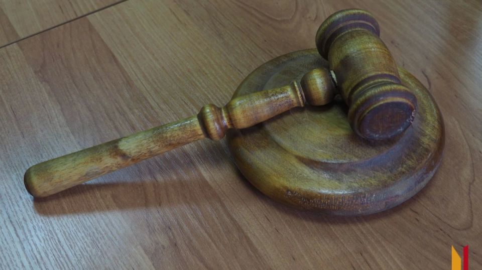 В Воронеже полицейские заставили брата и сестру отдать им 45 тыс рублей, угрожая обвинить их в сбыте наркотиков