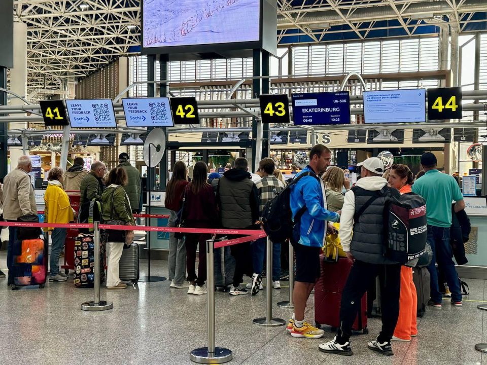 ВСУ оставили десятки тысяч россиян без света, в аэропортах снова коллапс