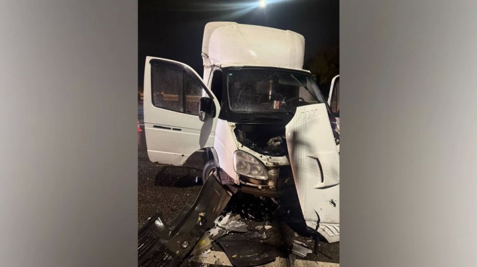 В Воронеже в жестком ДТП с участием грузовика, автобуса и легковушек погибла женщина