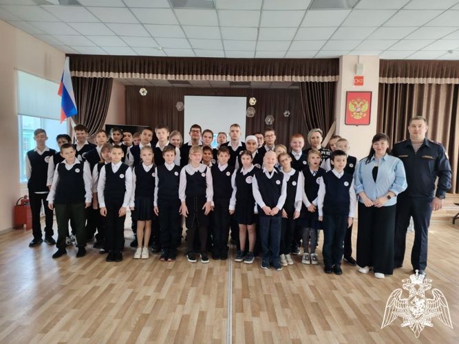 Урок безопасности провели росгвардейцы для школьников Воронежской области