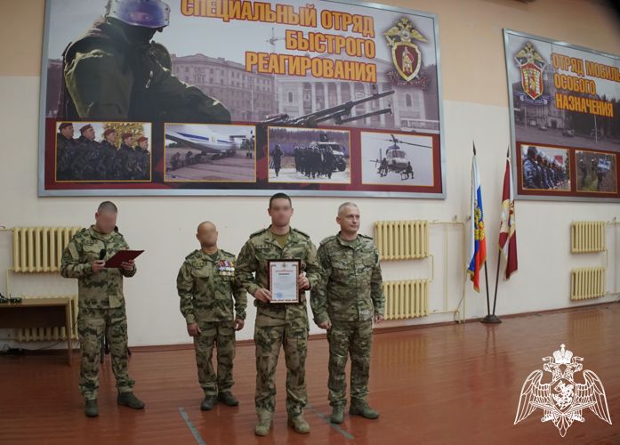 Офицерам СОБР в Воронеже в профессиональный праздник вручили медали, почетные грамоты и благодарности