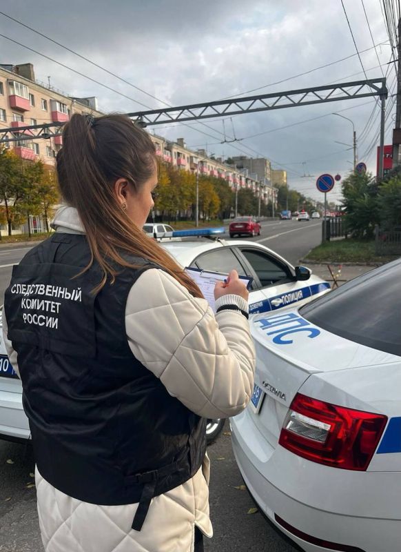 Следователем СК возбуждено уголовное дело в отношении женщины, пытавшейся дать взятку сотруднику полиции за непривлечение ее брата к административной ответственности