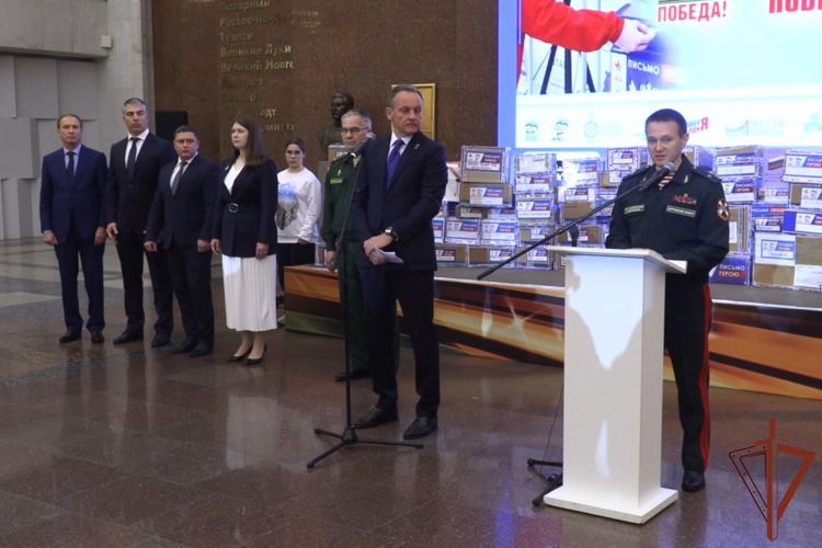 ОРГКОМИТЕТ «ДИКТАНТА ПОБЕДЫ» ПЕРЕДАЛ В РОСГВАРДИЮ ПИСЬМА-ТРЕУГОЛЬНИКИ ДЛЯ ОТПРАВКИ БОЙЦАМ В ЗОНУ СВО