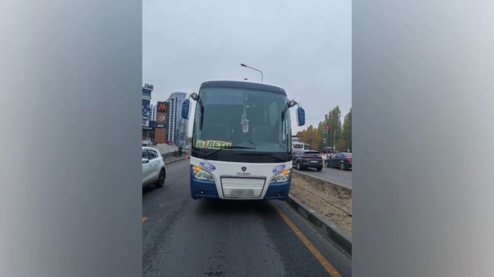 В Воронеже автобус с табличкой «дети» насмерть сбил велосипедиста