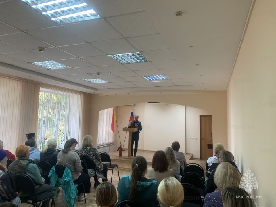 Открытое совещание с работниками социальной защиты в Коминтерновском районе