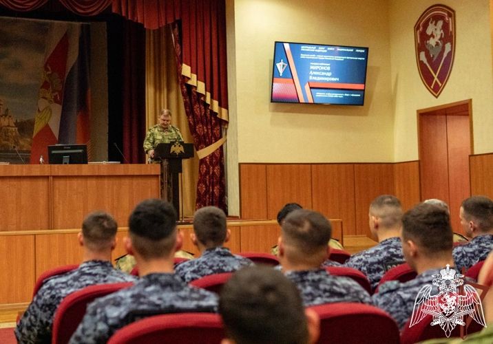 УЧЕБНО-МЕТОДИЧЕСКИЙ СБОР С ОФИЦЕРАМИ-ВЫПУСКНИКАМИ ВОЕННЫХ ВУЗОВ 2025 ГОДА ЗАВЕРШИЛСЯ В ЦЕНТРАЛЬНОМ ОКРУГЕ РОСГВАРДИИ
