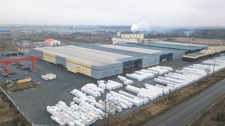 В Воронеже из заводской трубы вырвался столб огня