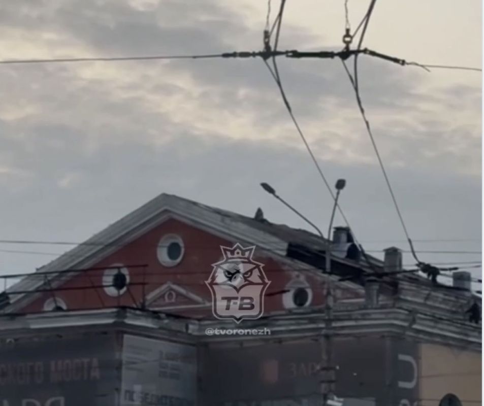 Сняли на видео детей на крыше заброшенного ДК в Воронеже