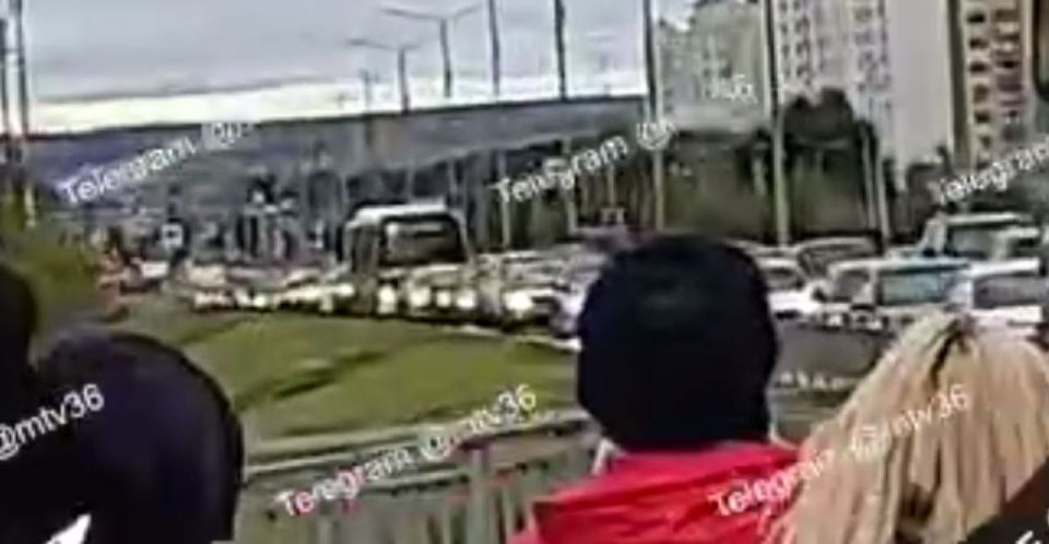 Утро в бесконечной пробке на Острогожской провели жители микрорайона Шилово