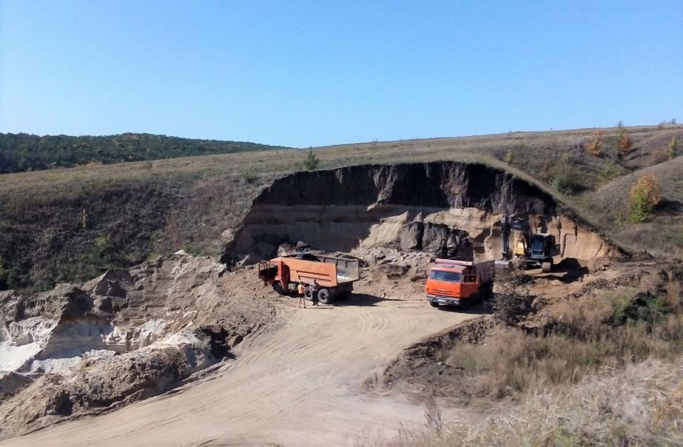 Под Воронежем приостановили работу нелегального карьера по добыче песка