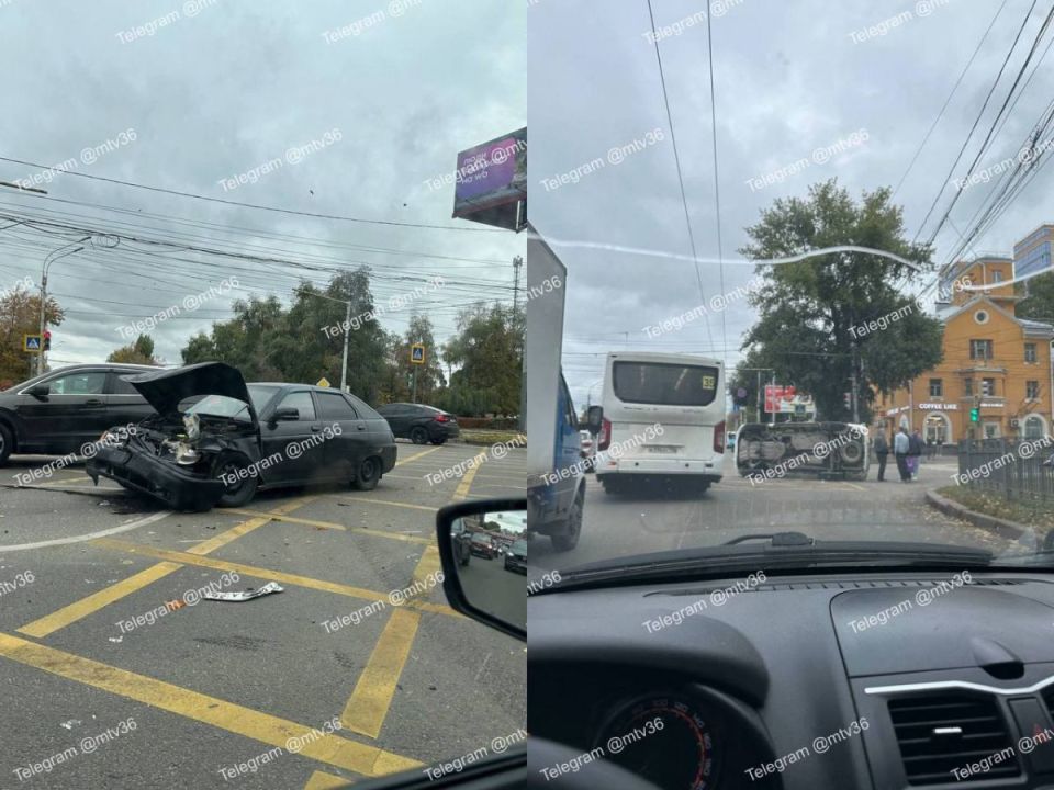 Авария с «перевертышем» произошла в Коминтерновском районе