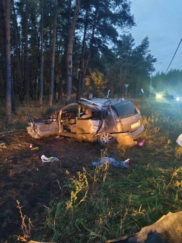 В областном центре сотрудники Госавтоинспекции устанавливают обстоятельства опрокидывания автомобиля