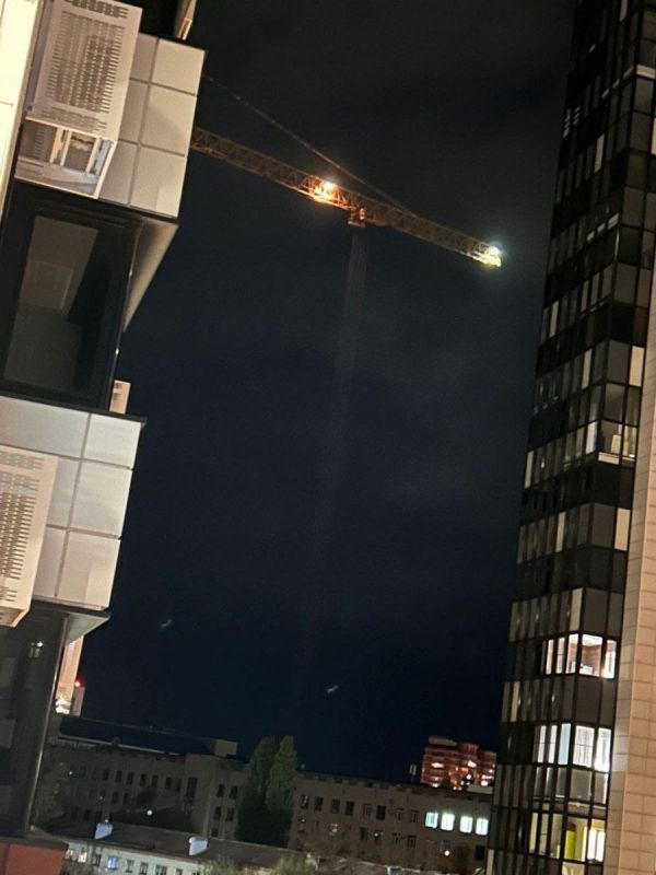 Заменили аварийный башенный кран на стройке в Воронеже