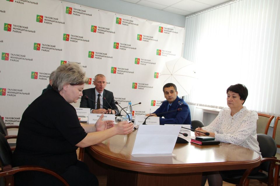 Прокурор Таловского района принял участие в работе общественной приемной губернатора области