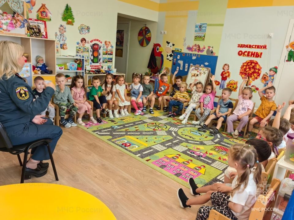 Занятие с воспитанниками младшей группы детского сада № 190