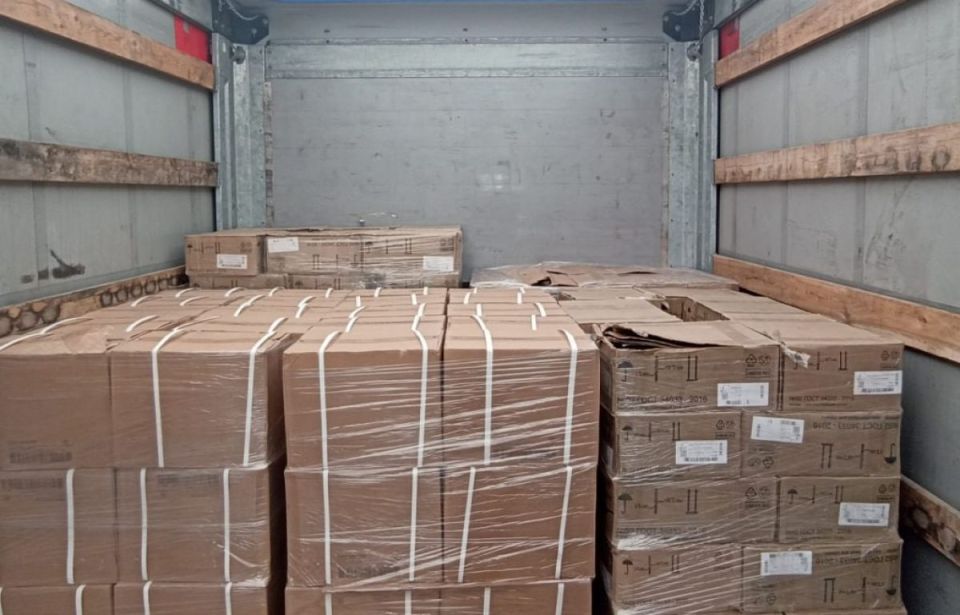 Почти 3 тонны потенциально опасных консервов из Крыма задержали в Воронежской области