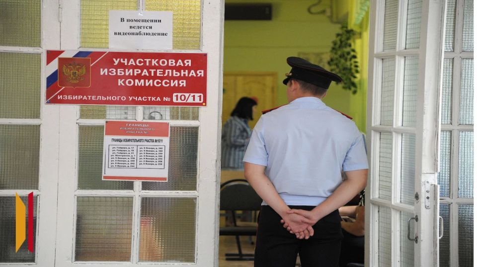 Полицейский откачал женщину с эпилепсией на избирательном участке в Воронеже