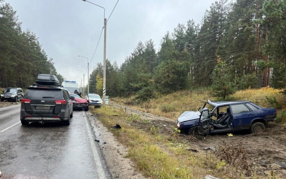 Четыре человека пострадали в ДТП с участием трех автомобилей в Воронеже