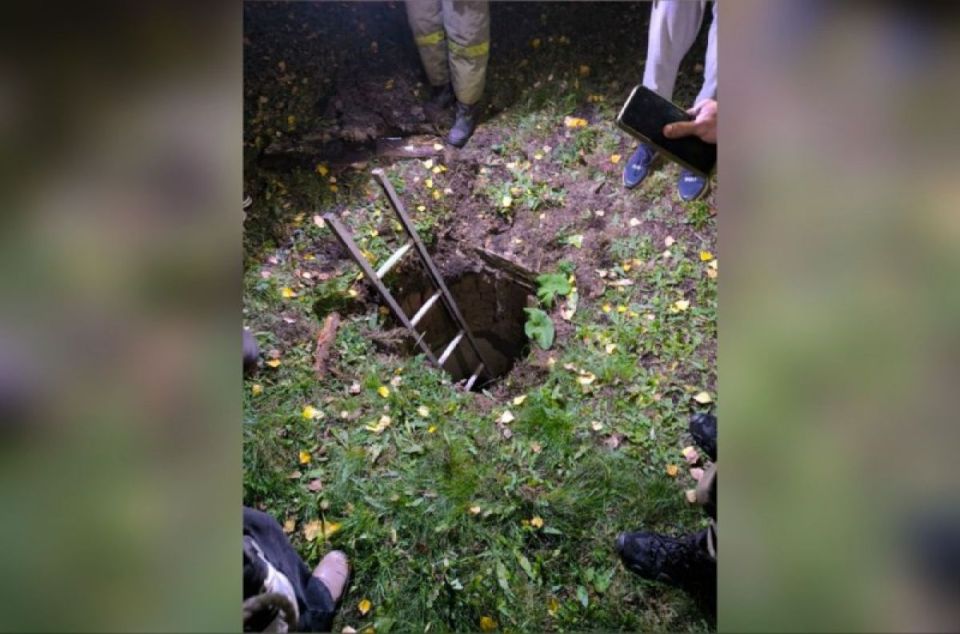 СК возбудил дело о халатности после падения мальчика в скрытую досками яму под Воронежем