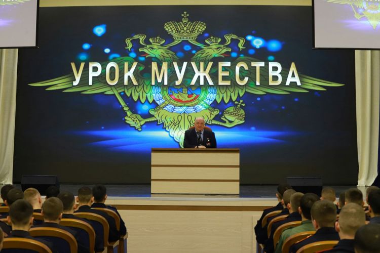 В Воронежском институте МВД России проведен патриотический семинар Героем России, ветераном СОБР Александром Пономаревым