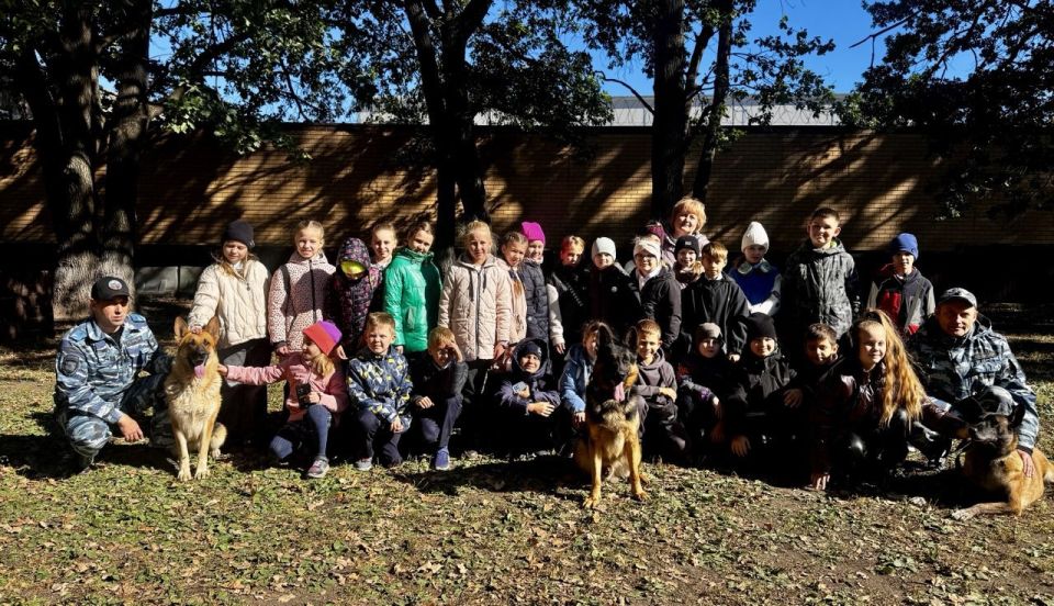 Воспитанники полицейского класса посетили Центр кинологической службы