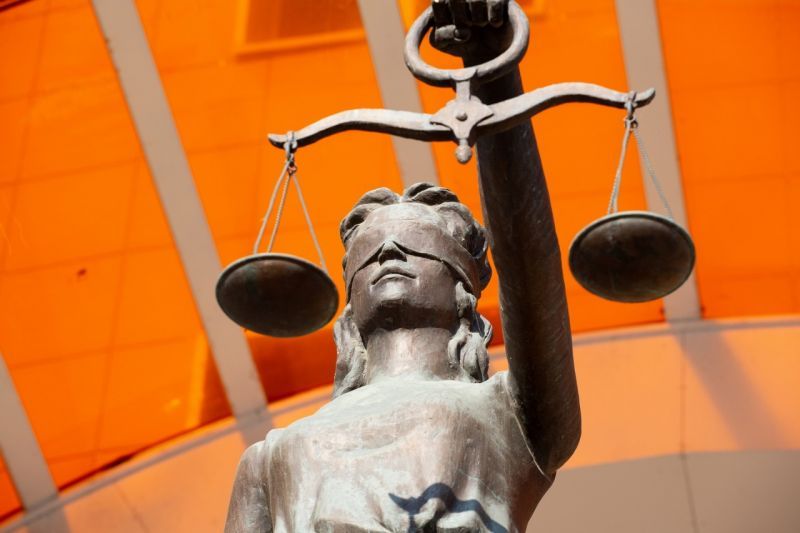 Воронежского таксиста, по вине которого выпала и травмировалась пассажирка, приговорили к 3 годам условного срока