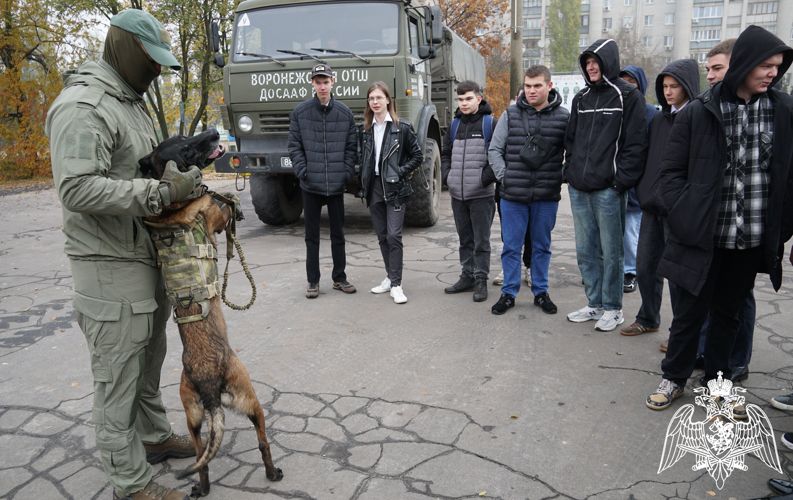 В Воронеже подразделения Росгвардии поддержали ежегодную патриотическую акцию «День призывника» для молодежи допризывного возраста