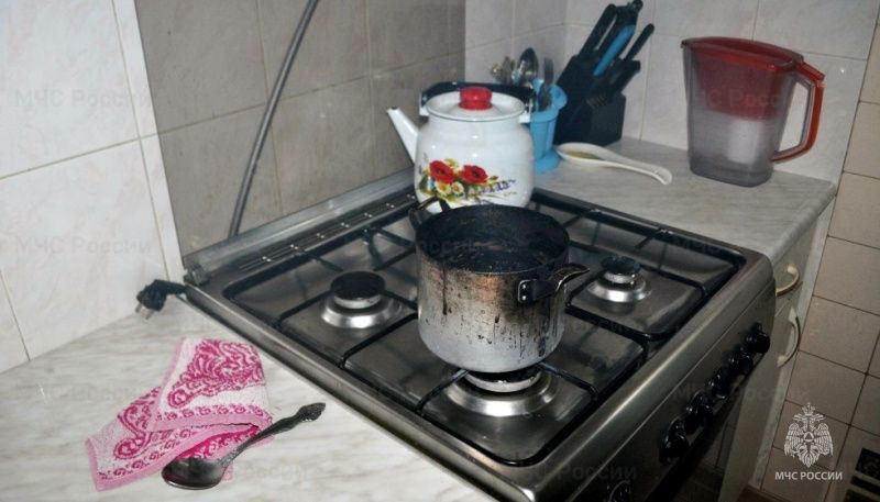 Оставленная на плите пища может пpивести к пожарy!