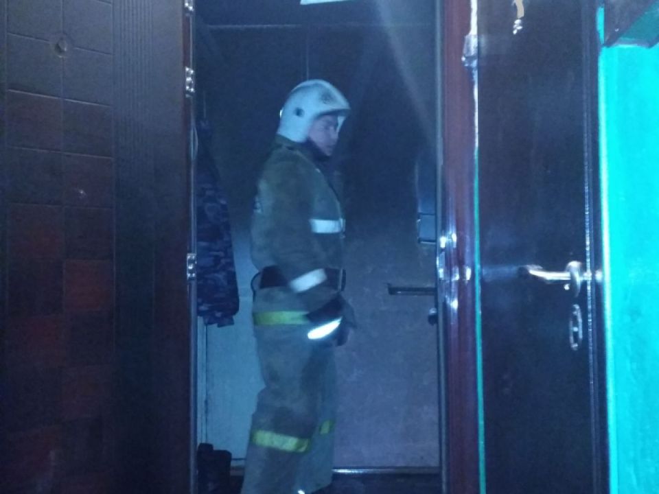 Два тела нашли в многоэтажке Воронежа после ночного пожара