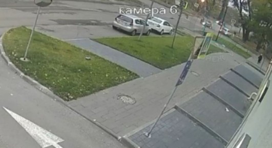Видео гибели подростка из-за падения дорожного знака на улице Ленинградской поделились воронежцы