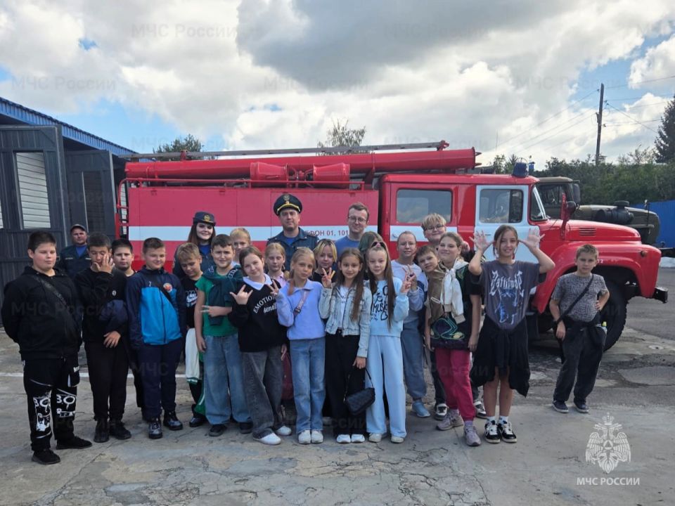 Экскурсия для учащихся Семилукской СОШ № 1 в 55-й пожарно-спасательной части